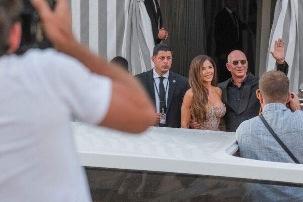 Jeff Bezos and Lauren Sánchez Ripped One Major Wedding Detail Straight From Prince William and Kate Middleton