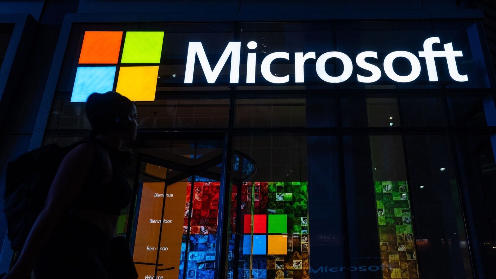 US President Donald Trump has urged American technology giants to halt overseas hiring practices, including those in India and China, and instead focus on creating jobs at home.