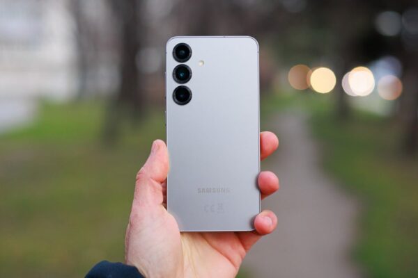 Mint Mobile is giving you a Galaxy S25 with two years of free unlimited service