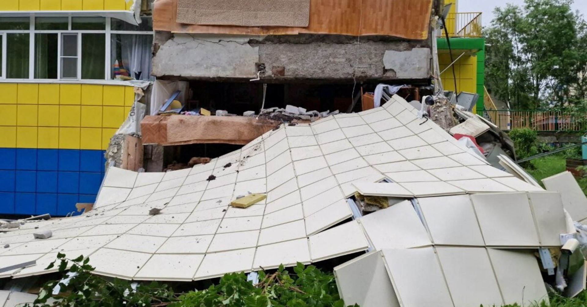 Powerful quake in Russia's Far East causes tsunami, Japan and Hawaii order evacuations