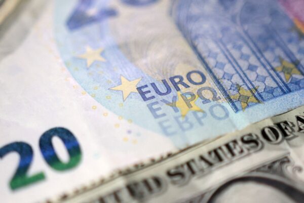 Dollar reaches one-month high versus euro on trade deal optimism, Fed in view