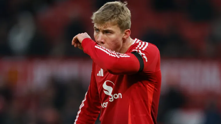 Man Utd add Premier League center forward to shortlist of replacements image