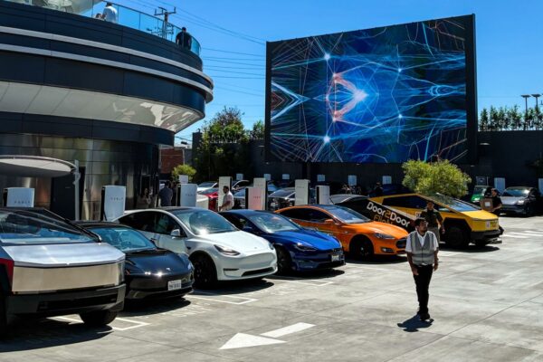 Elon Musk's Hollywood Restaurant Is an Undercooked Mess