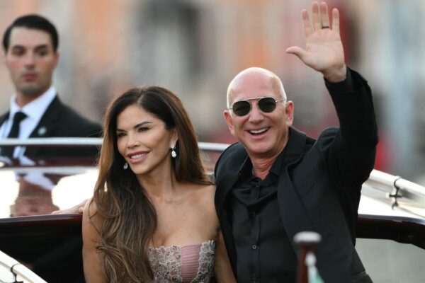 Jeff Bezos and Lauren Sánchez Reportedly Honeymooning at Iconic ‘White Lotus’ Hotel