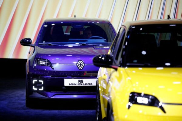 Renault lowers 2025 guidance, names Duncan Minto as interim CEO