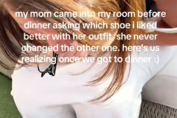 Mom and Daughter Go Out for Dinner, Hysterics As They Spot the Fashion Fail