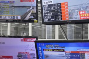 Hawaii under tsunami warning, Japan issues tsunami alert after 8.8 earthquake off Russia