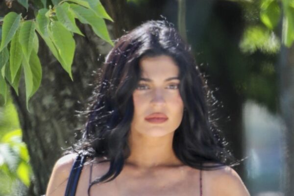 Kylie Jenner Is Finding Exciting New Possibilities For Summer Scarves in Italy