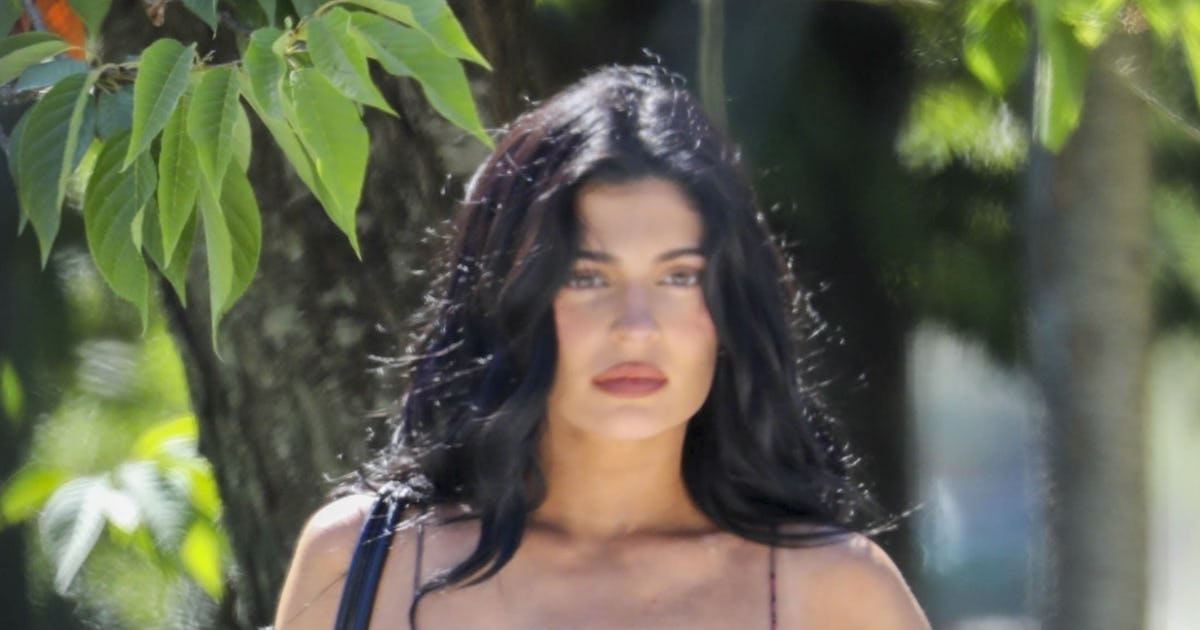Kylie Jenner Is Finding Exciting New Possibilities For Summer Scarves in Italy