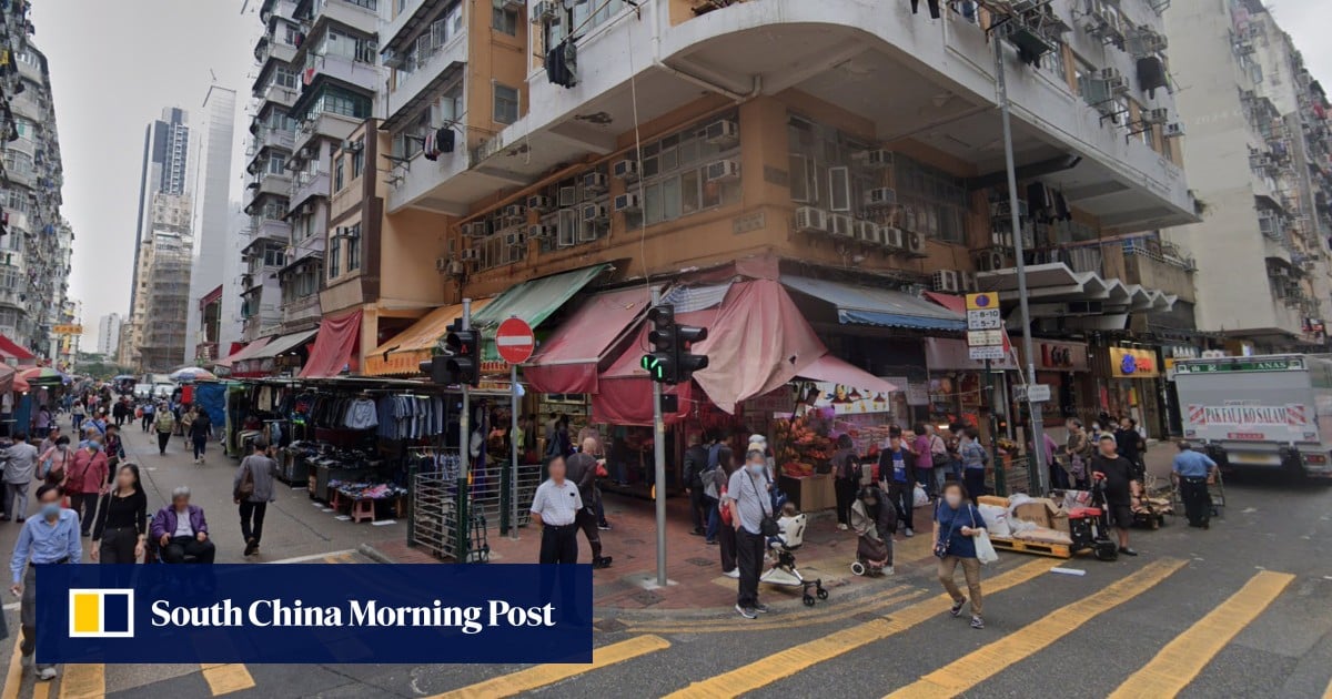 Hong Kong policemen draw guns to subdue man, 19, who allegedly attacked 2 women
