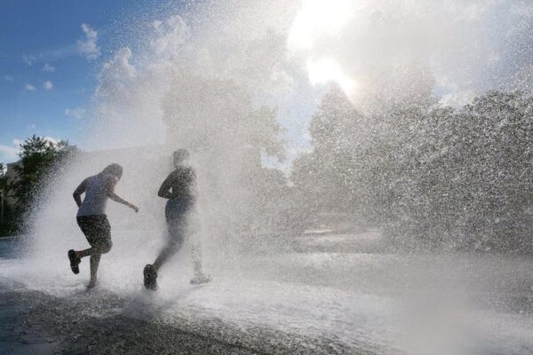 After deadly 1995 heat wave, Chicago faces sweltering weather with lessons from the past