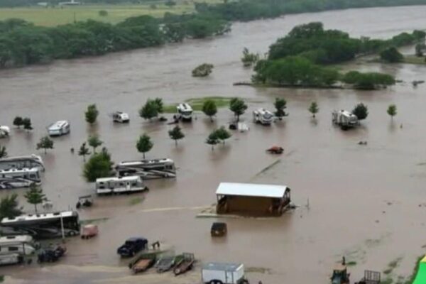 Texas RV park residents say they got no official warning before deadly flood hit