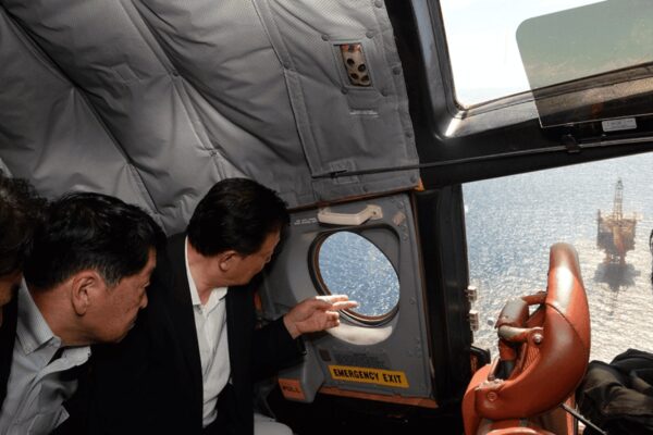 Chinese Structure Constructed in East China Sea