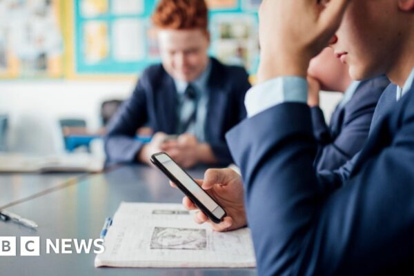 Epsom and Ewell event held to discuss children's smartphone use