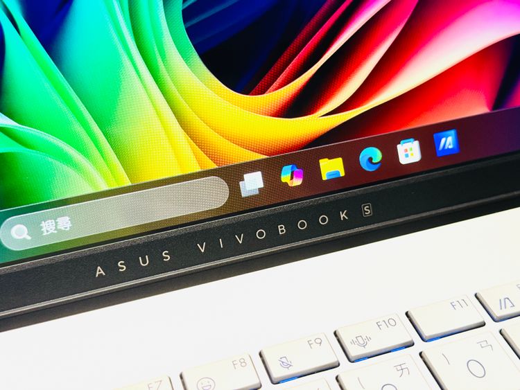 Copilot+ PC開箱｜ASUS Vivobook S 15 　誠意與特色十足的AI PC