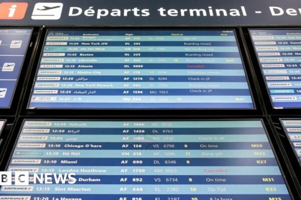 Thousands of passengers hit by French air traffic control strikes