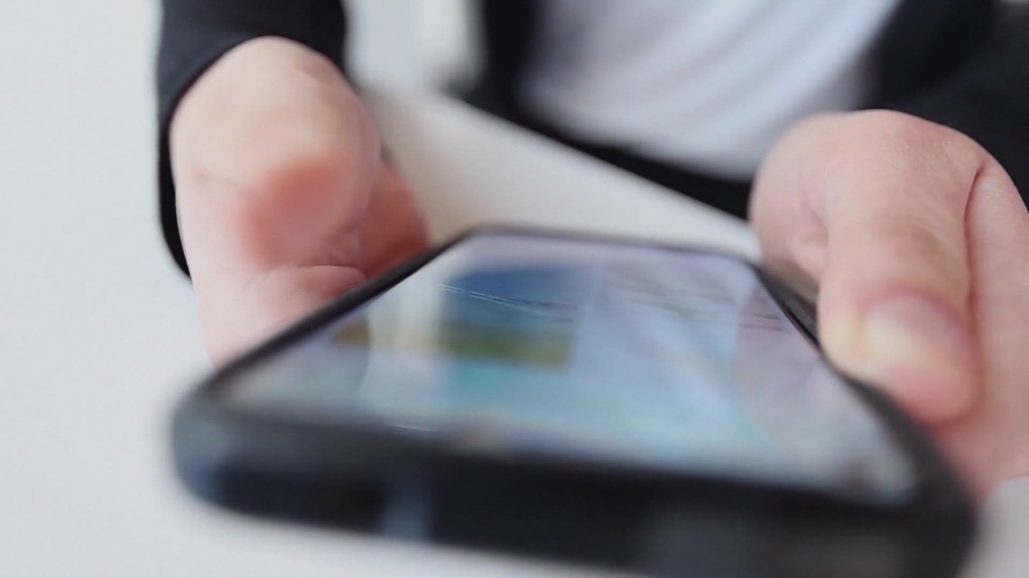 Midlanders react to Texas bill banning mobile phones in schools