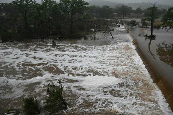 FEMA and wireless carriers send critical emergency alerts to mobile phones