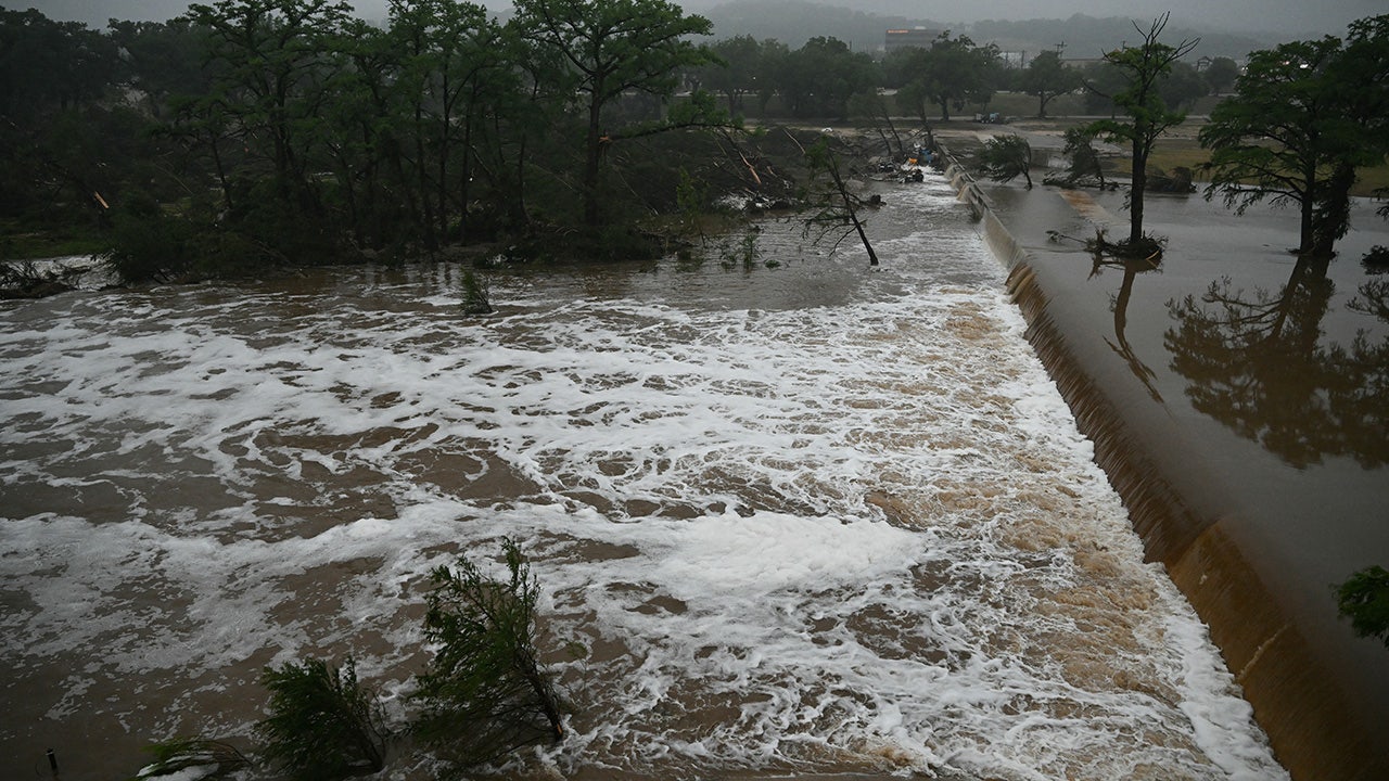 FEMA and wireless carriers send critical emergency alerts to mobile phones