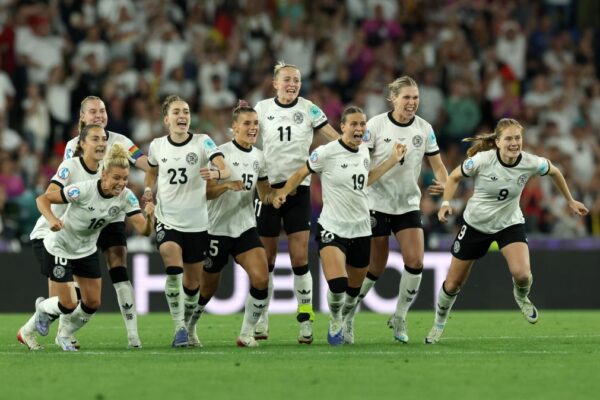 Women's Euro 2025 | Another German national team earns "Per Mertesacker Ice Baths" after grueling quarterfinal