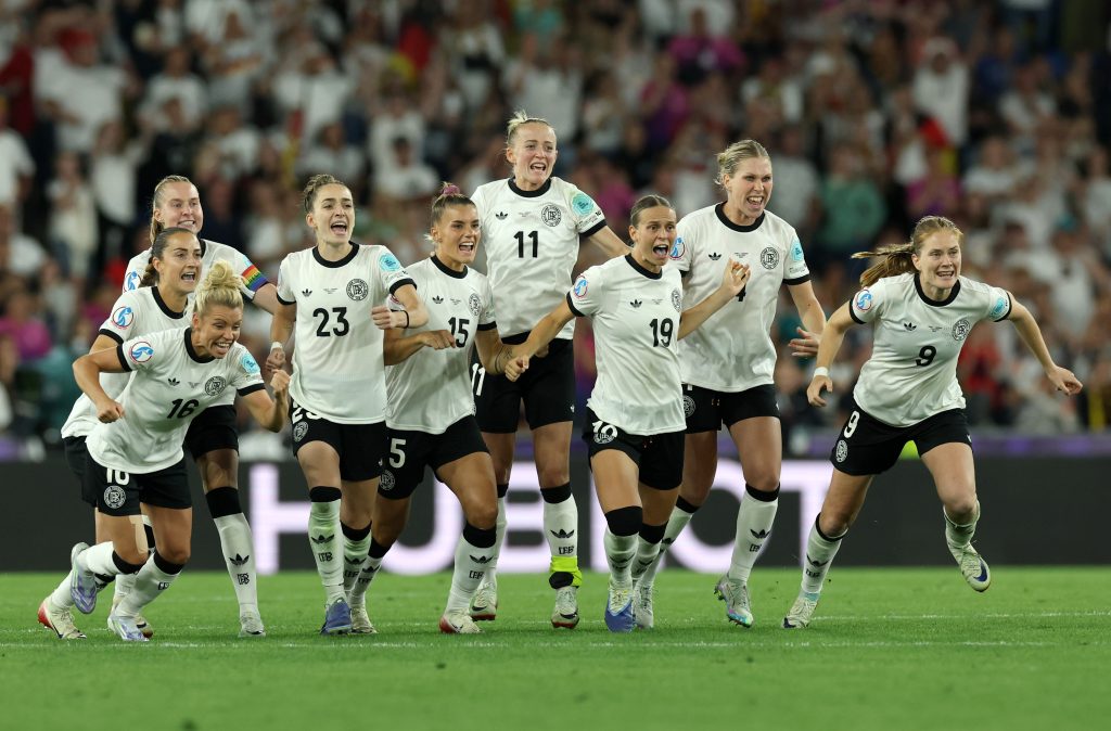 Women's Euro 2025 | Another German national team earns "Per Mertesacker Ice Baths" after grueling quarterfinal