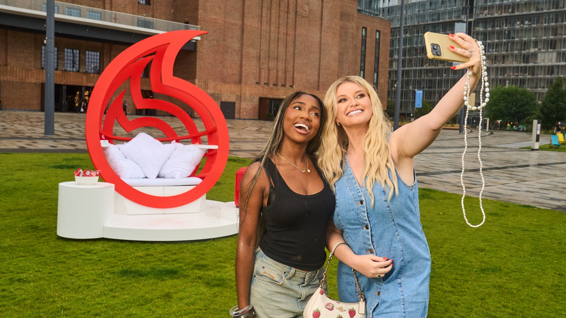 Brits spend more than 16 HOURS waiting for late pals every year, research reveals