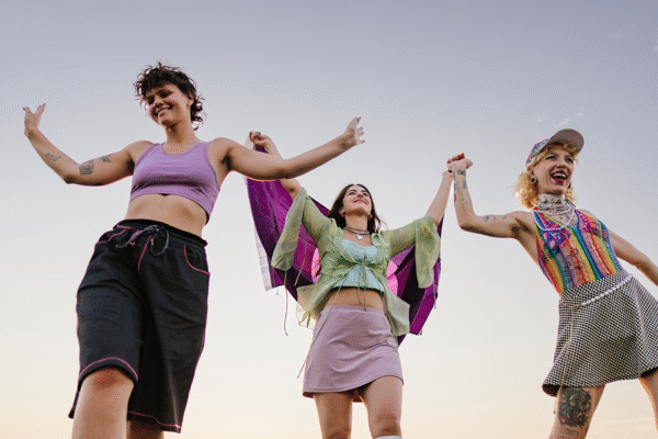 12 Best Friendship Apps That Can Help You Meet New People