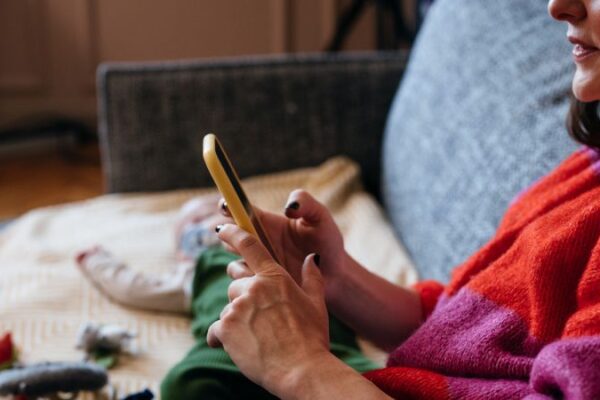 Cell phone use affects parent-child interactions, even when adults aren’t online