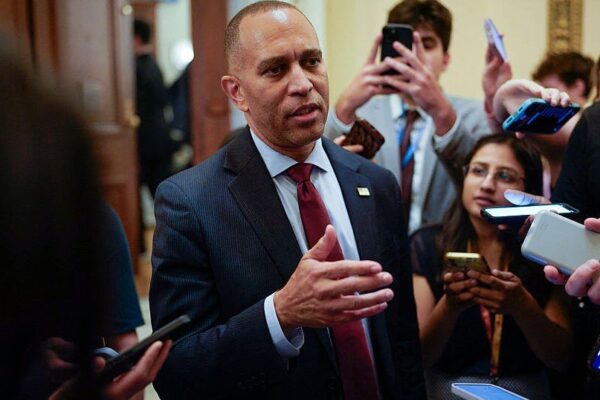 Hakeem Jeffries sets record for longest House speech before vote on Trump’s “big, beautiful bill” Hakeem Jeffries sets record for longest House speech before vote on Trump's "big, beautiful bill"