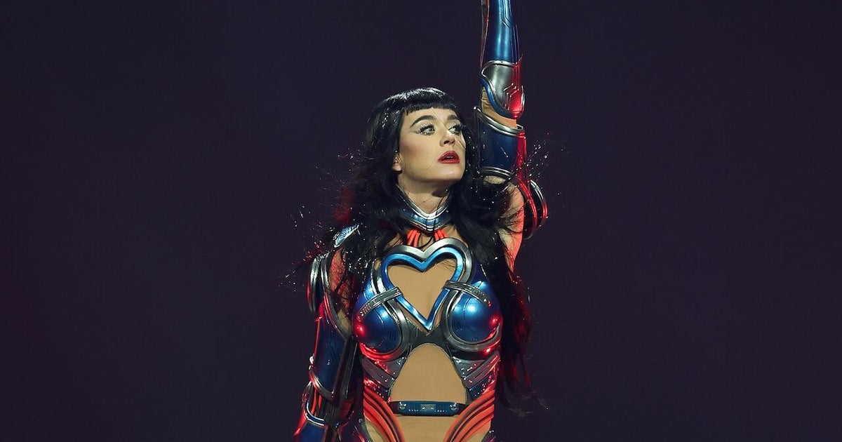 Katy Perry's concert piece malfunctions, nearly toppling her into crowd