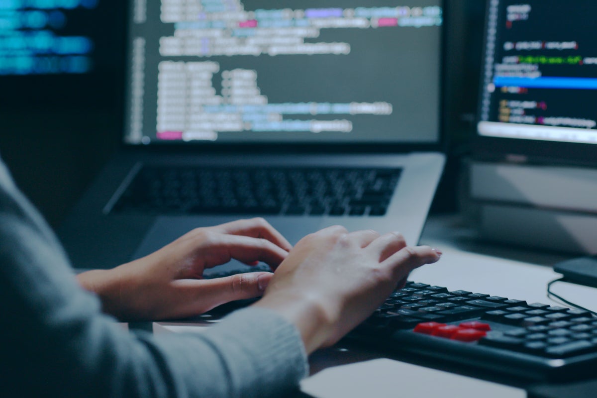 Iranian hackers threaten to release treasure trove of White House emails