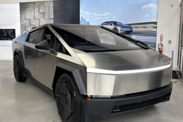 Tesla Cybertruck Surges To Lead U.s. Ev Pickup Market In 2024