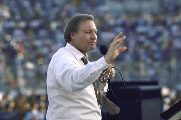 Jimmy Swaggart, popular televangelist who apologized for sex scandal, dies at age 90