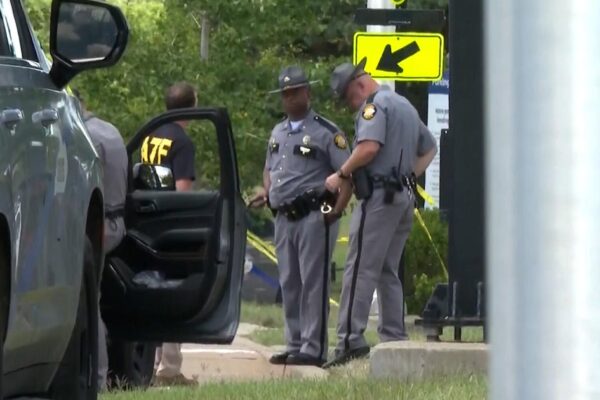 2 killed in Kentucky church after gunman shoots trooper and flees there, officials say