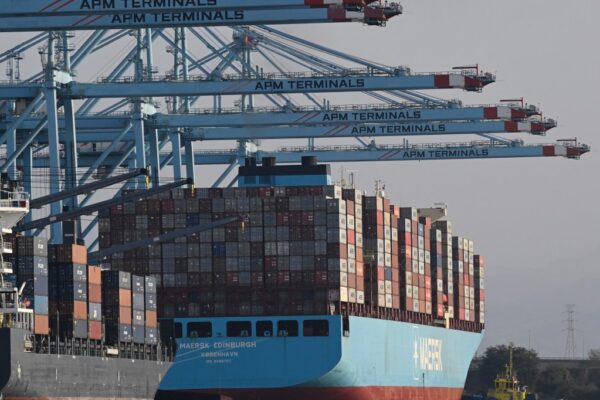 US Tariff Whiplash Hits Importers as Maersk Warns of Overpayments