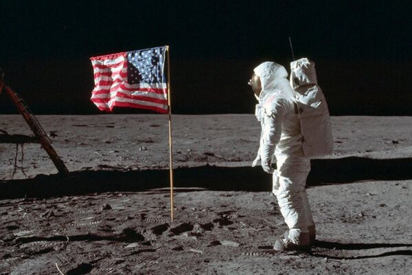 CBS News poll: Most Americans favor U.S. returning to moon, going to Mars