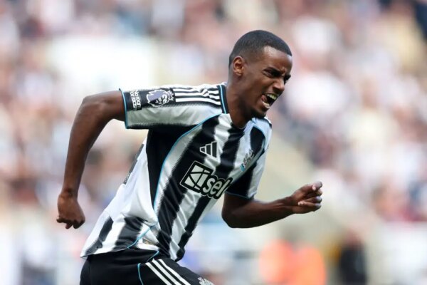 Liverpool bid for Alexander Isak triggers transfer dominoes for Hugo Ekitike