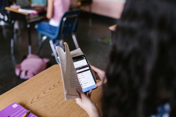 Kanawha County BOE begins discussion about new cell phone policy