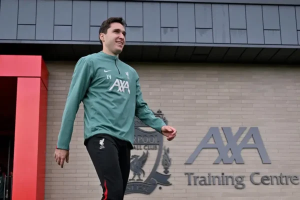 Federico Chiesa and Liverpool teammates in training ahead of Premier League fixture against Southampton. (picture via www.liverpoolfc.com)
