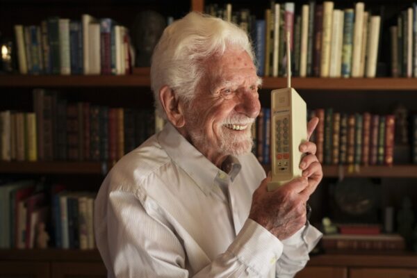A Del Mar man pioneered the cellphone. It changed how people around the world talk to each other — and don’t