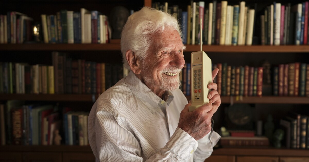 A Del Mar man pioneered the cellphone. It changed how people around the world talk to each other — and don’t