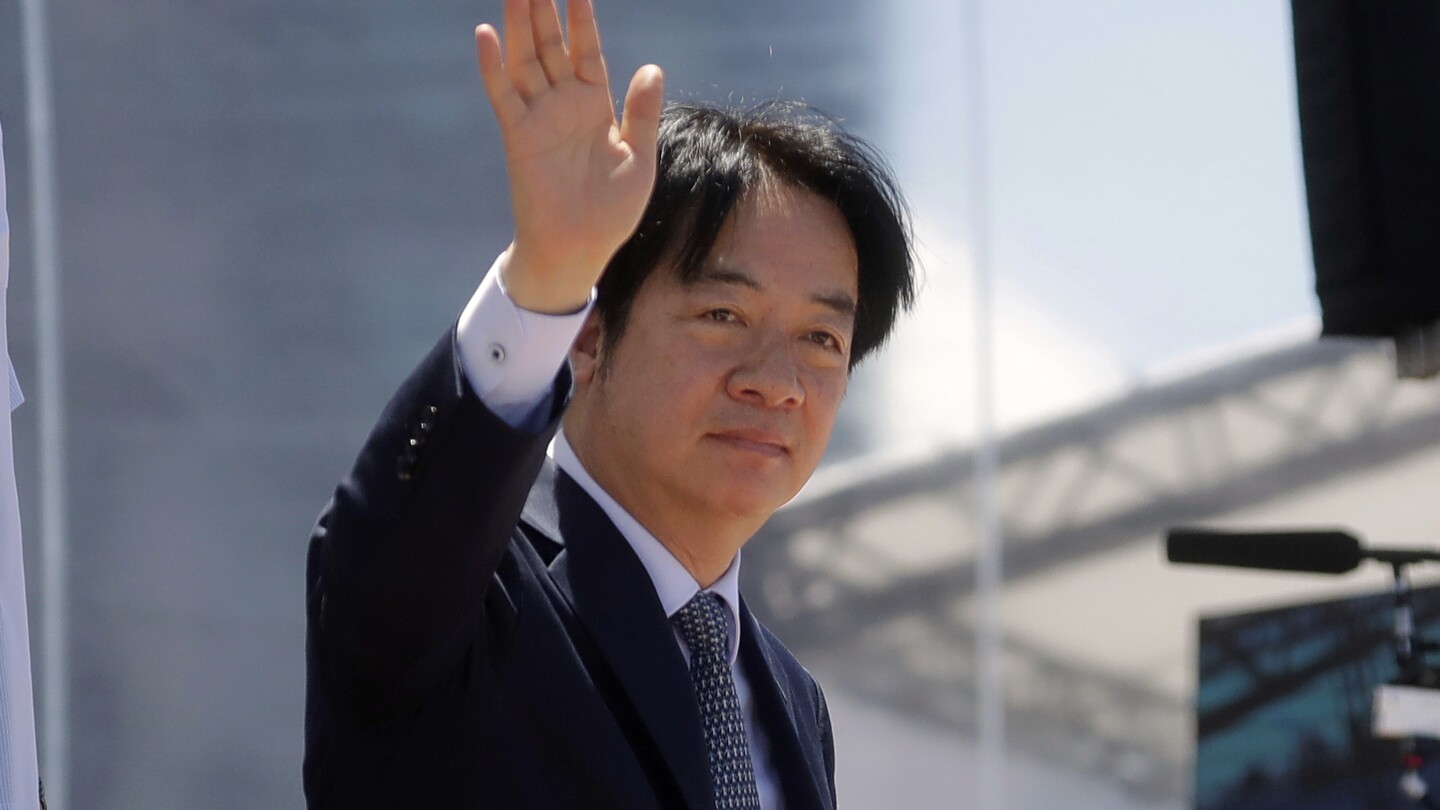 Taiwan's president scraps stop on American soil