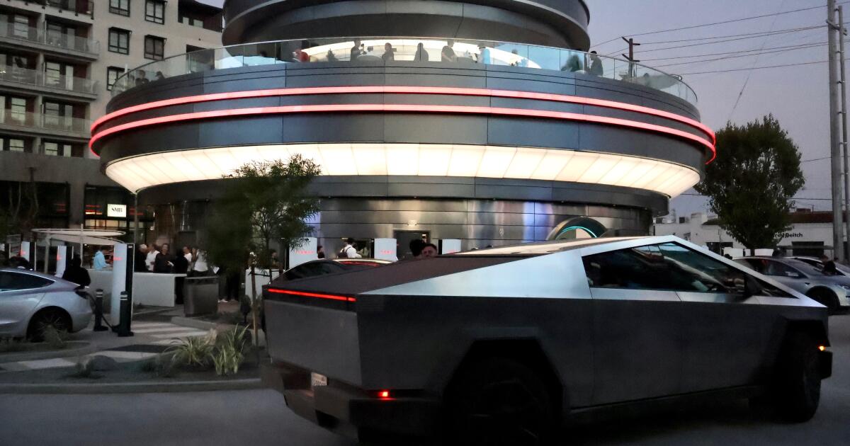 What we learned on opening day at Elon Musk's new Tesla Diner