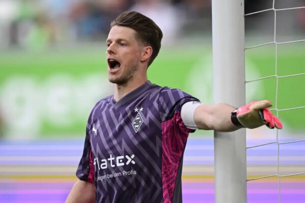 Battle for Borussia Mönchengladbach starting keeper position rages on