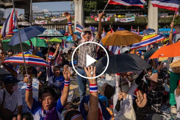 Thais Rally in Bangkok to Denounce Prime Minister Paetongtarn