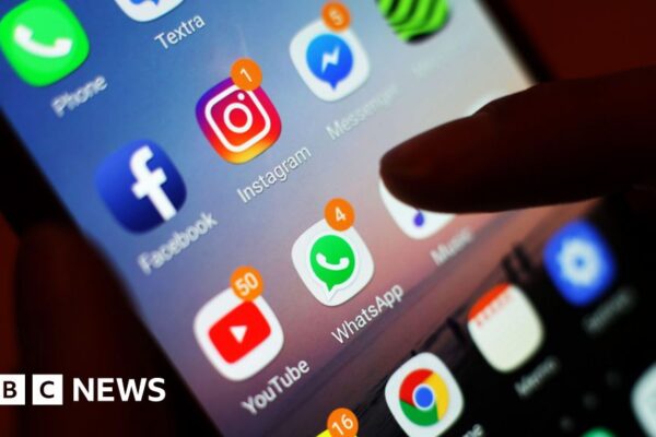 Bin lorry survey 'reveals Gloucestershire mobile black spots'