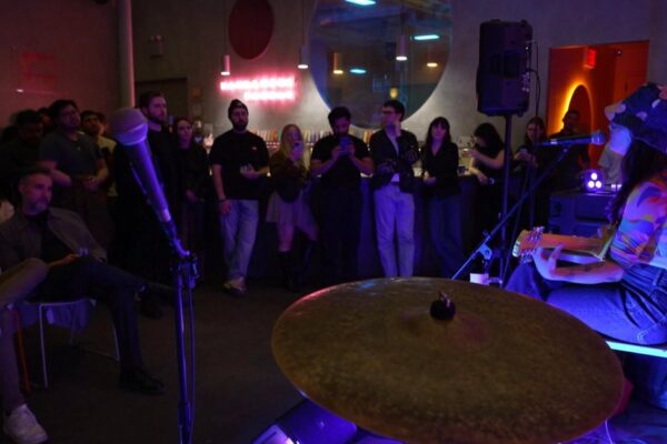 Why more singles are ditching dating apps and finding love offline this summer