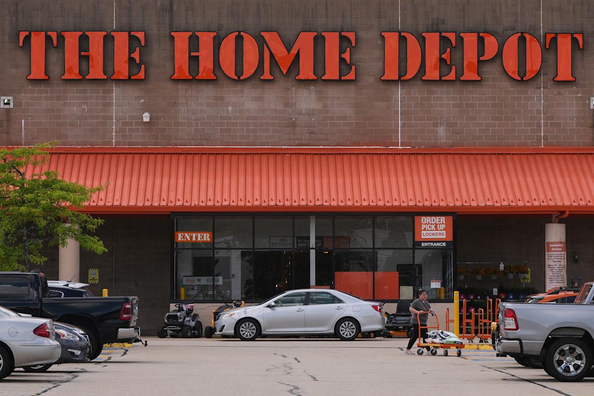 Home Depot's sales improve as customers stay focused on smaller projects