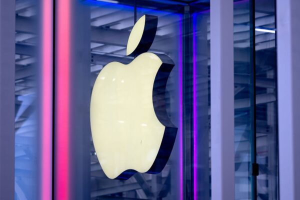 Churn marked by Apple fueling S&P 500 rally