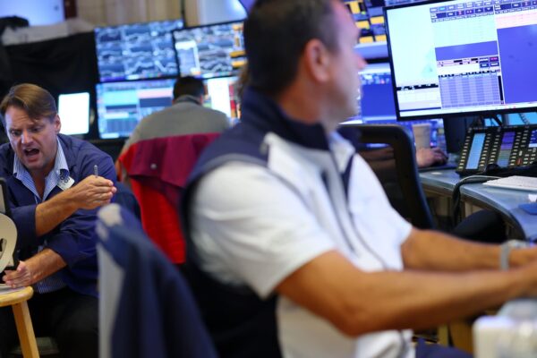 In a pivotal week for tariffs, how Apple shined and drove the Nasdaq to new highs